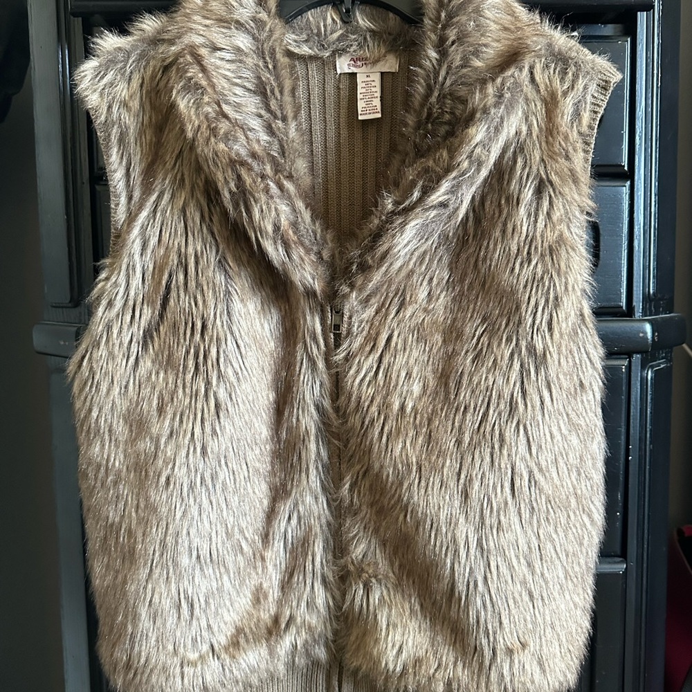 Arizona Brown Sleeveless Sweater Fur Vest w/zipper. Juniors size XL.